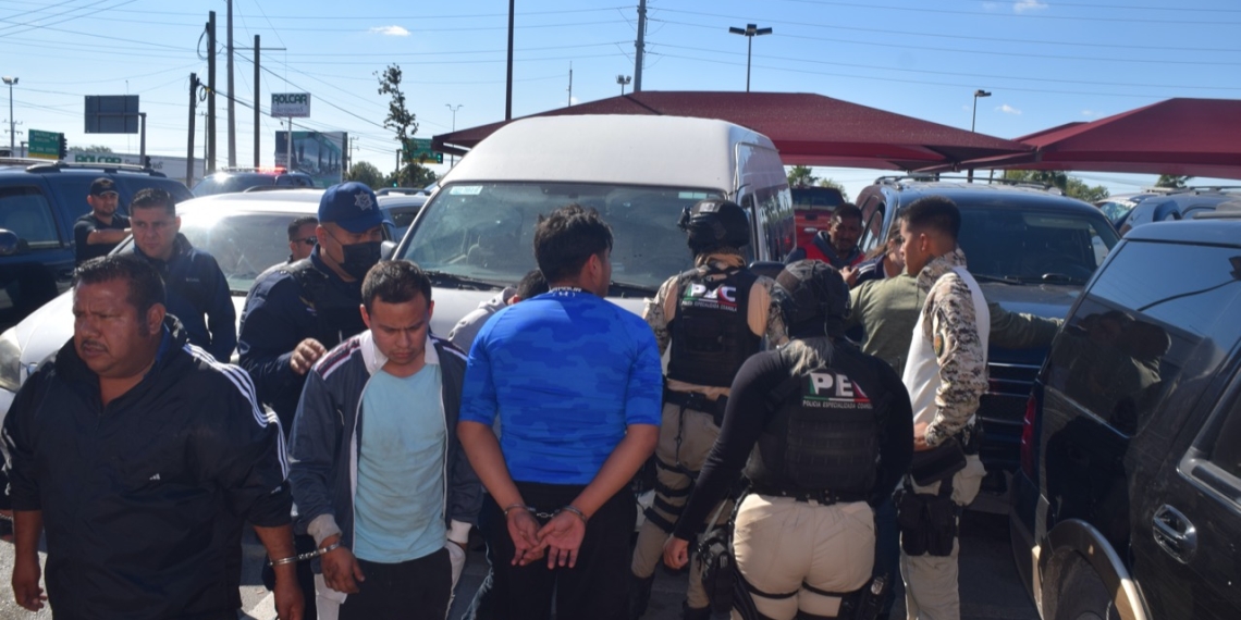 Ante el ministerio público del fuero común los 13 detenidos con 72 migrantes extranjeros