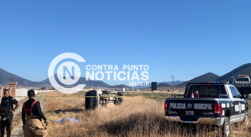 Muere hombre tras volcadura
