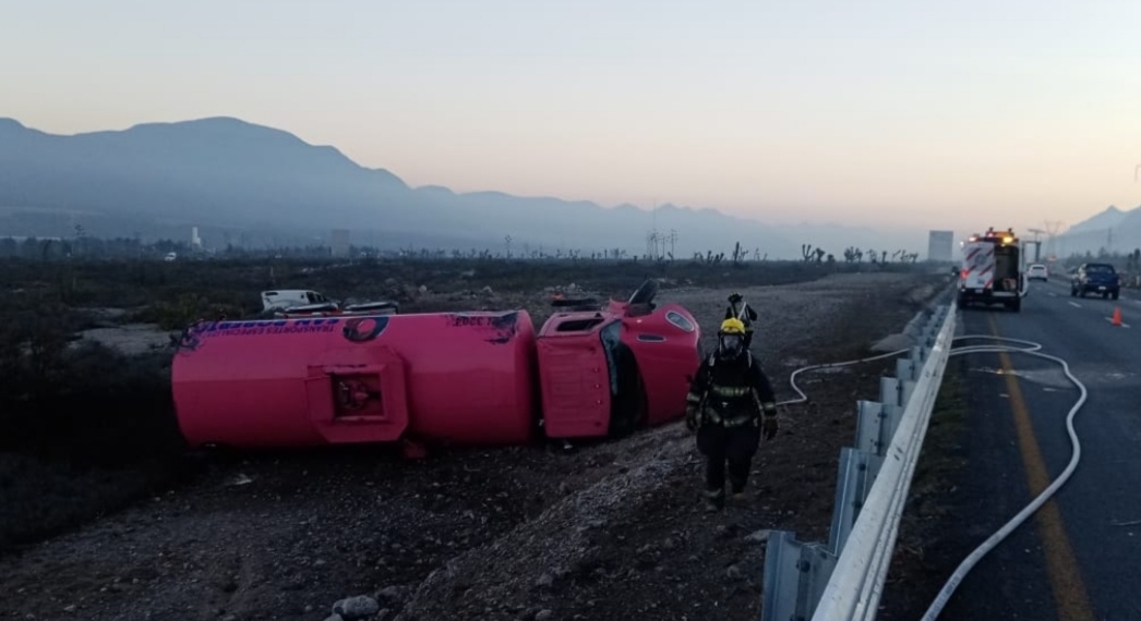 Vuelca pipa en la carretera