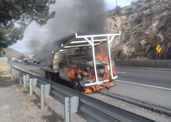 Se incendia vehículo en Los Chorros