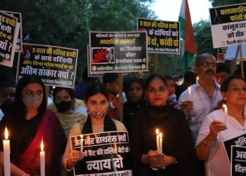 Detienen a 8 hombres en la India por abusar en grupo de una menor de 16 años