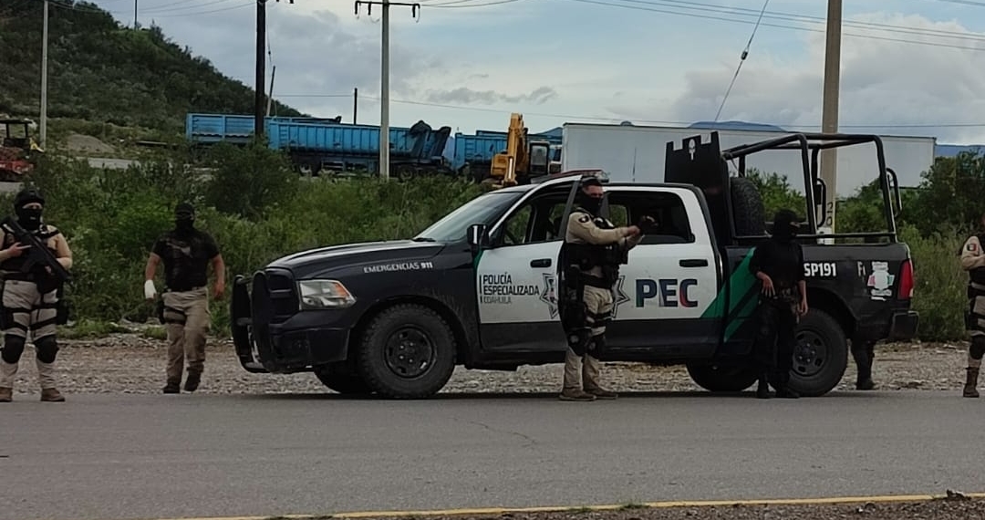 Lo encuentran colgado de un árbol en el interior de un rancho