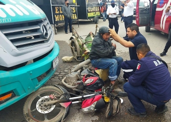 Chofer de la ruta 4 embiste a motociclista