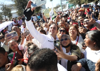 Simpatizantes salen a las calles en apoyo a Manolo Jiménez