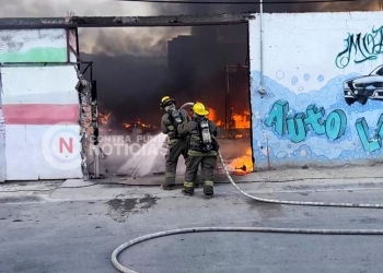 Arde auto lavado en Vista Hermosa