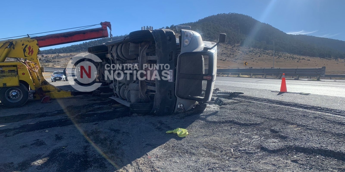 Se registra volcadura en Los Llanos