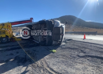 Se registra volcadura en Los Llanos