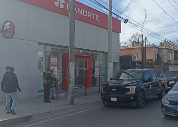 Le roban medio millón de pesos al exterior del banco Banorte