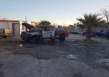 Incendian camioneta y pretendían quemar casa con familia en su interior