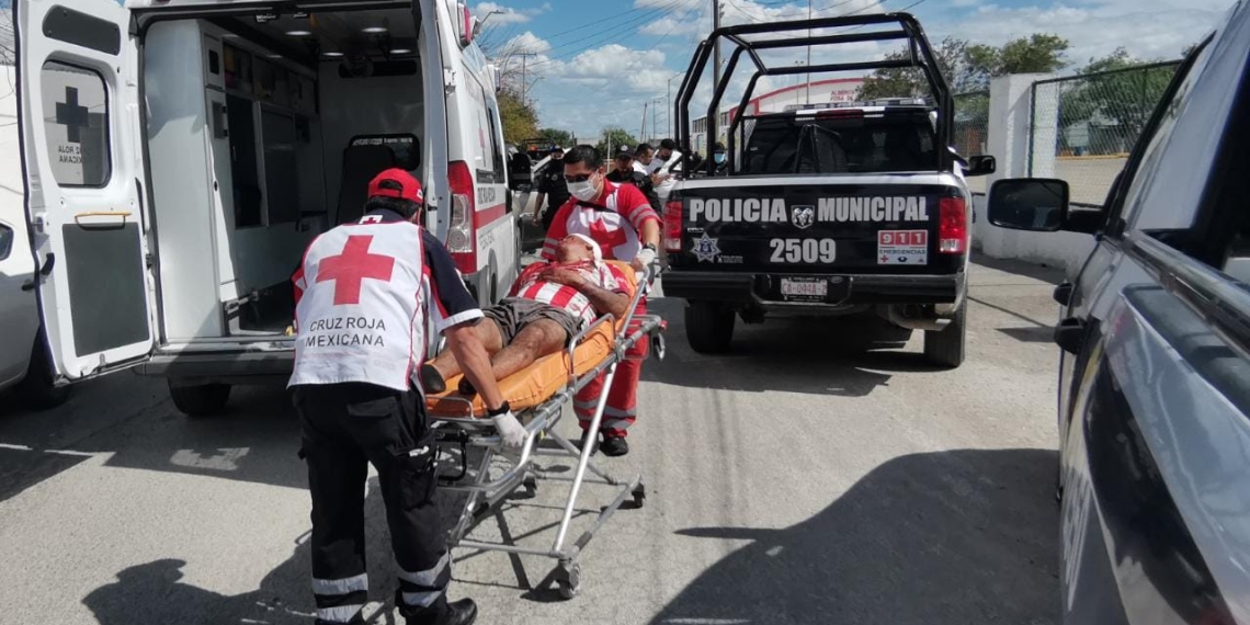 Grave al recibir machetazo en la cabeza