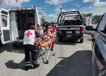 Grave al recibir machetazo en la cabeza