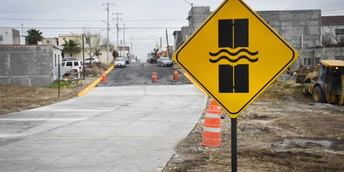 Entrega alcaldesa obra de pavimentación en colonias Deportivo y Colinas