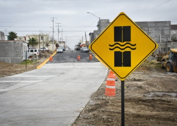 Entrega alcaldesa obra de pavimentación en colonias Deportivo y Colinas