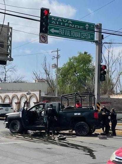 Seguro de patrulla de la PAR interviene en accidente
