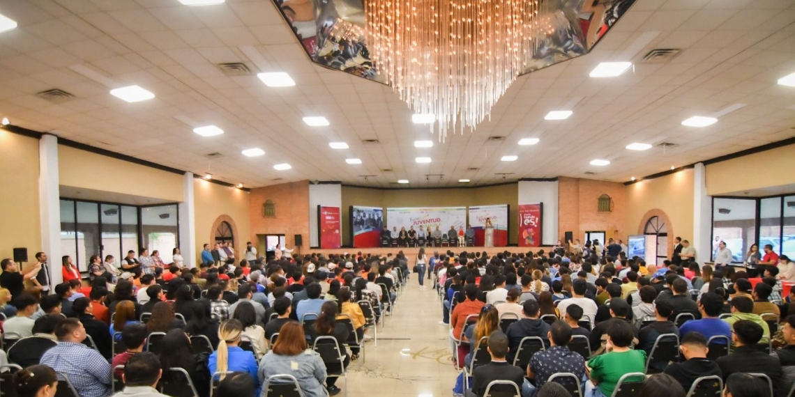 Entrega estado becas universitarias “Juventud-es Coahuila”