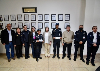Reconocen a policías del mes
