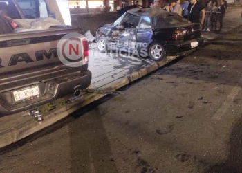 Ignora el alto y provoca choque