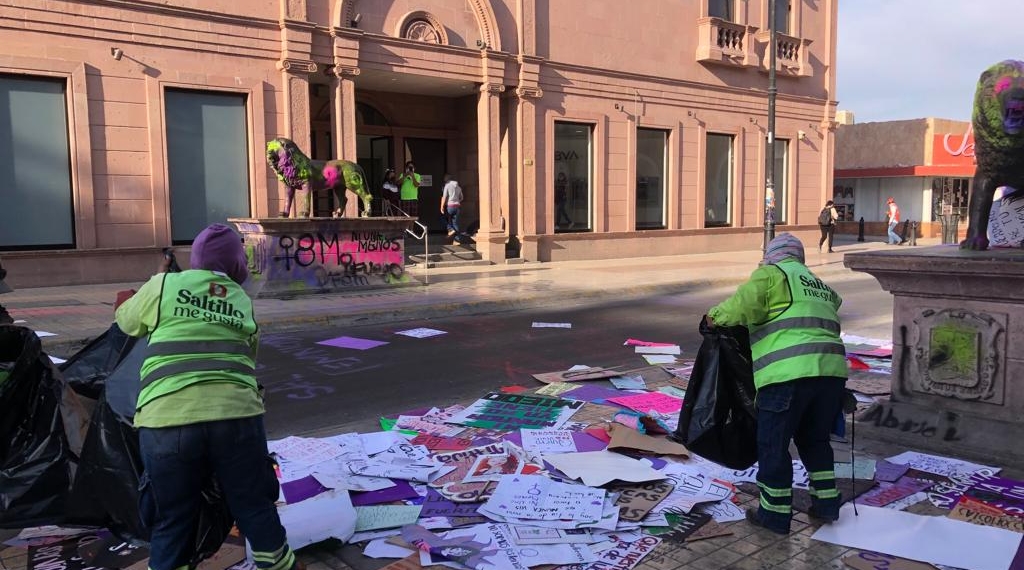 Mujeres limpian hoy lo que feministas dejaron ayer