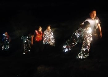 Rescatan del Río Bravo a ocho migrantes