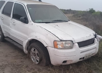Vuelca sobre la carretera 57