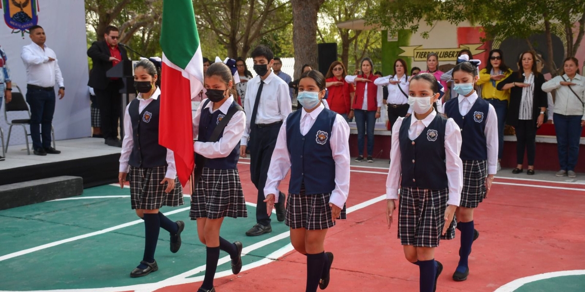 Realizan ceremonia de honores en la primaria Emiliano Zapata