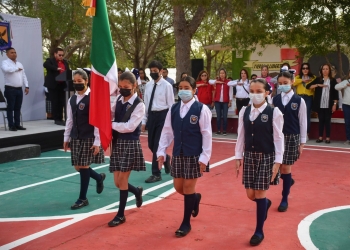 Realizan ceremonia de honores en la primaria Emiliano Zapata