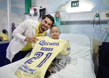 Pequeño internado conoce a su futbolista favorito este Día del Niño