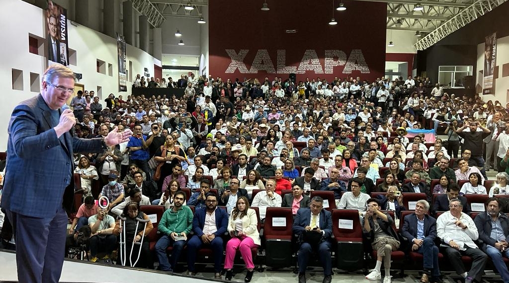 Marcelo Ebrard realiza gira por Veracruz