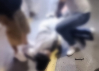 Derrapa motociclista, se salva de algo peor