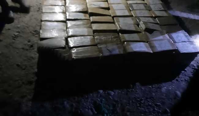 Aseguran 1,185 paquetes de presunta cocaína; detienen a tres presuntos responsables