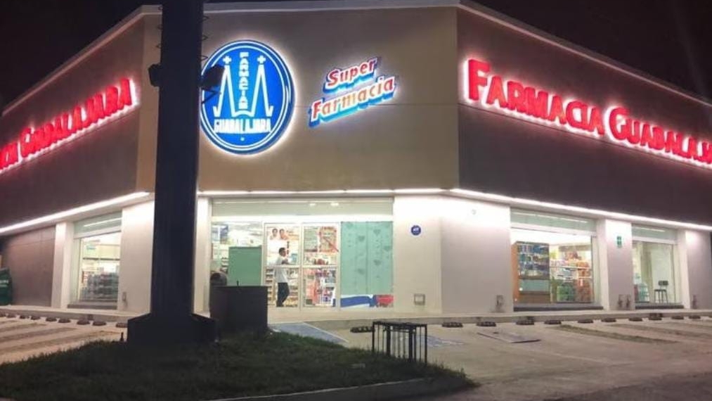 Libres presuntos responsables de robar 25 mil pesos en farmacia; siguen las investigaciones