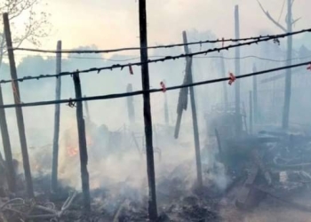 Corto circuito provocó incendio que consumió casa de madera