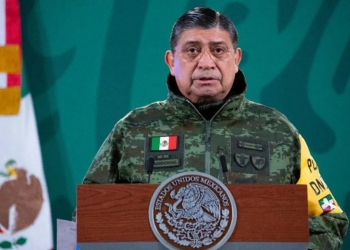 Investigación revela viajes de lujo del titular de Sedena