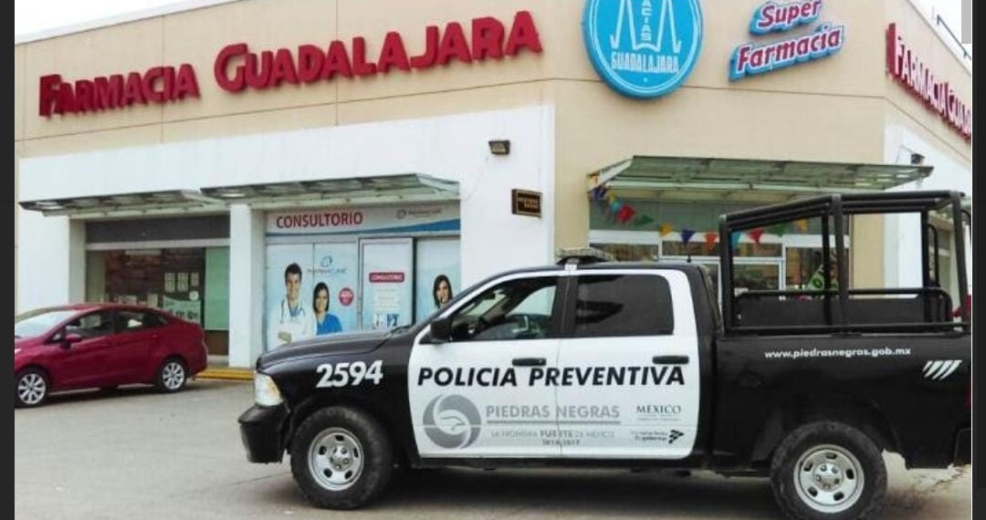 Se llevan 25 mil pesos tras robo violento a farmacia Guadalajara