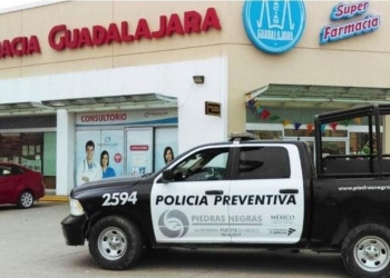 Se llevan 25 mil pesos tras robo violento a farmacia Guadalajara