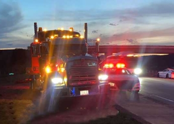 Guardia Nacional detiene a presuntos ladrones y recupera tráiler cargado con varillas de acero