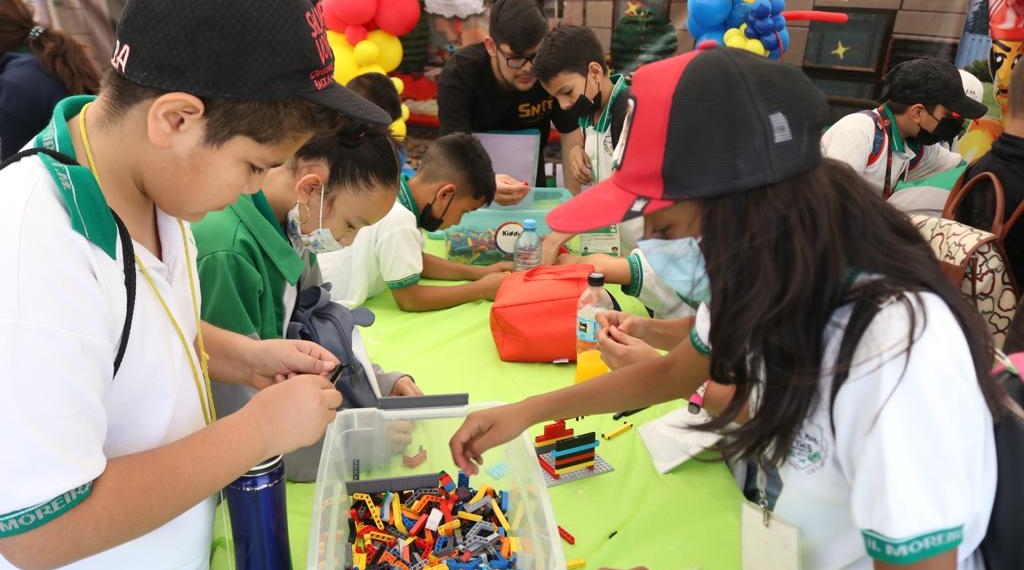 Niñas y niños llenan con su alegría las instalaciones de la FILC 2023