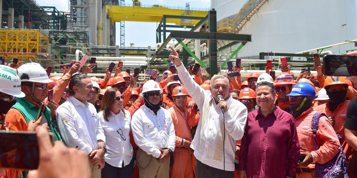Planta coquizadora en refinería de Tula producirá más gasolina con menos contaminación, destaca presidente