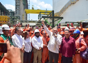 Planta coquizadora en refinería de Tula producirá más gasolina con menos contaminación, destaca presidente