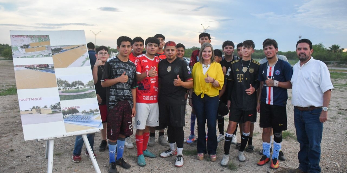 Transforman terrenos en desuso en canchas de fútbol