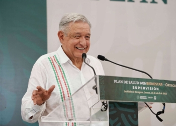 AMLO presenta su declaración patrimonial; añade apoyo del Bienestar