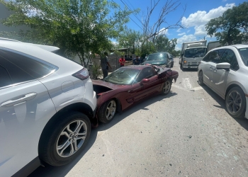 Presentan denuncia dueños de vehículos chocados