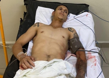 Continúa delicado pero estable joven atacado con arma blanca