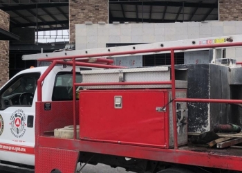 Amenaza con tirarse del techo de un edificio