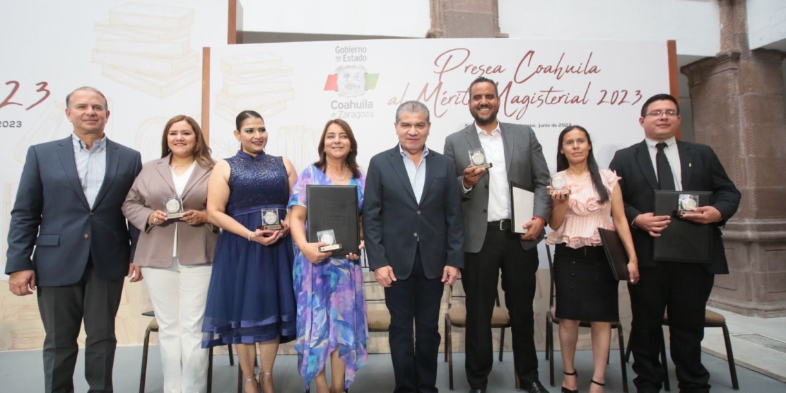 Entrega Gobernador Miguel Riquelme Presea al Mérito Magisterial 2023