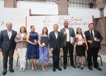 Entrega Gobernador Miguel Riquelme Presea al Mérito Magisterial 2023