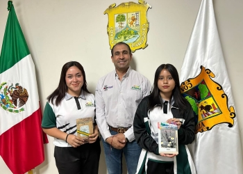 Publican dos libros escritos por estudiantes del Cobac