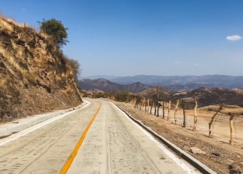 Presidente evalúa construcción de infraestructura y caminos artesanales en el Istmo