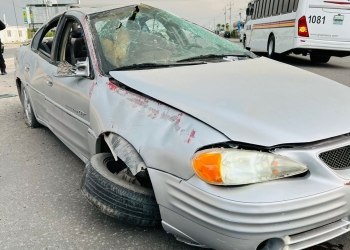 Volcadura sobre la carretera 57 deja un lesionado grave