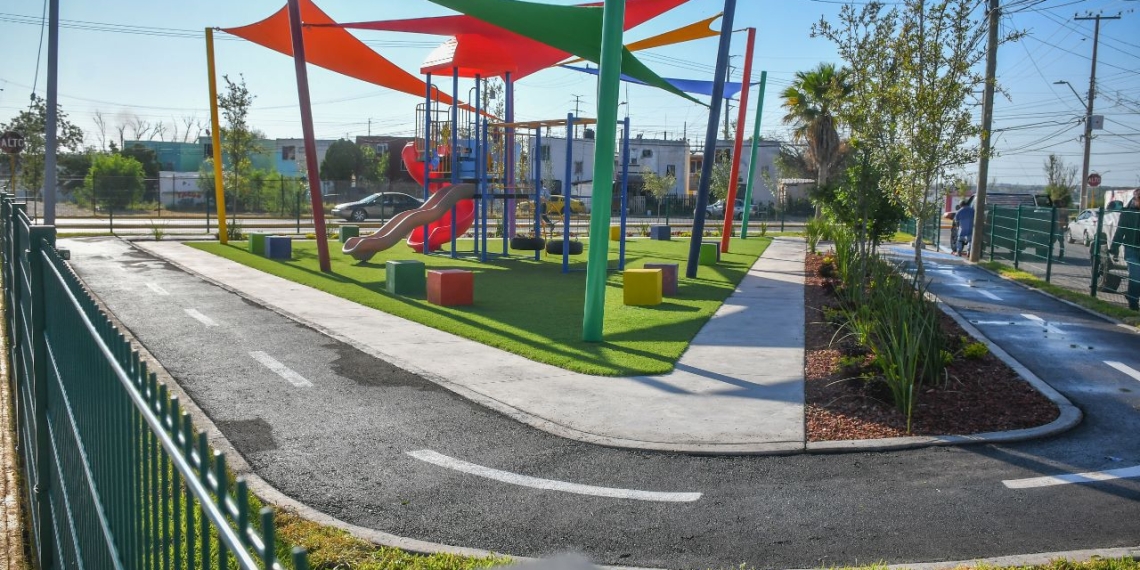 Entrega alcaldesa plazoleta y línea verde en Villas del Carmen